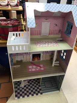Content image: This dollhouse would make any child happy! Image file: This dollhouse would make any child happy!